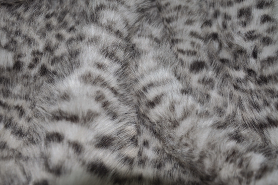 Tessuto 100% poliestere con stampa leopardata, resistente alle pieghe, larghezza 150 cm