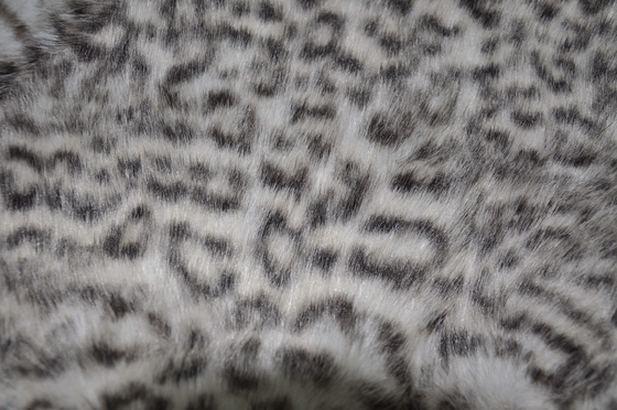 Tessuto 100% poliestere con stampa leopardata, resistente alle pieghe, larghezza 150 cm