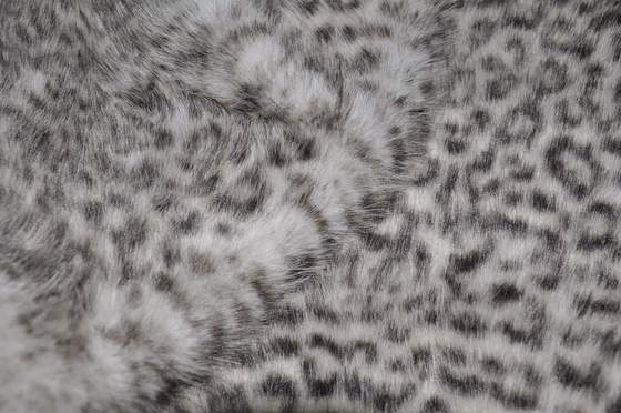 Tessuto 100% poliestere con stampa leopardata, resistente alle pieghe, larghezza 150 cm