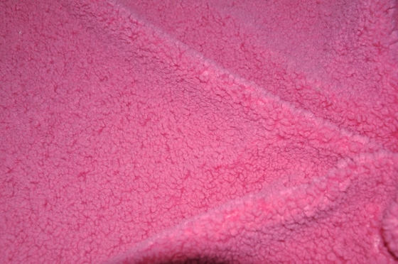 il tessuto di Sherpa del Faux di 150cm ha riciclato il modello 500gsm del jacquard della pelliccia del poliestere