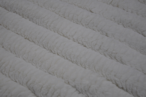 Poliestere 100% del tessuto della pelliccia del coniglio del Faux 150cm CW o regolabile