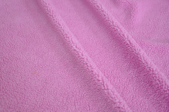 Il filo di ordito della lana di rosa 150cm ha tricottato il tessuto per i cappotti e le cime