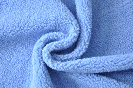 Il poliestere blu 100% di sherpa del faux o con lana 150cm CW o il filo di ordito regolabile ha tricottato il tessuto riciclato