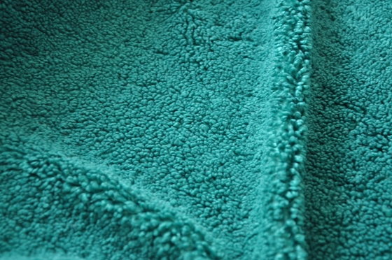 Il filo di ordito verde della lana 100P ha tricottato il tessuto con la buona stabilità longitudinale