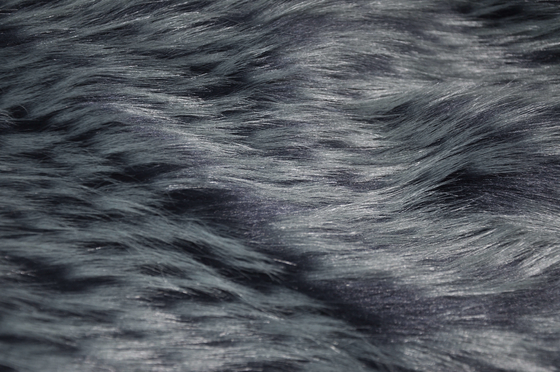 Il CA lungo 100% del tessuto della pelliccia dei capelli o con il mackintosh, esprime la vostri personalità e gusto di modo dell'inverno