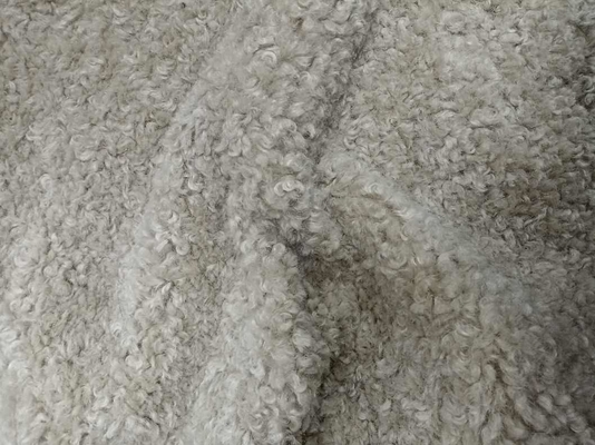 Faux Sherpa 150 cm di tessuto a maglia per abbigliamento e giocattoli