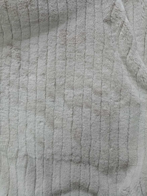 Fabbrica di pelliccia di coniglio falso a scanalatura stretta 100% poliestere 150 cm CW o regolabile